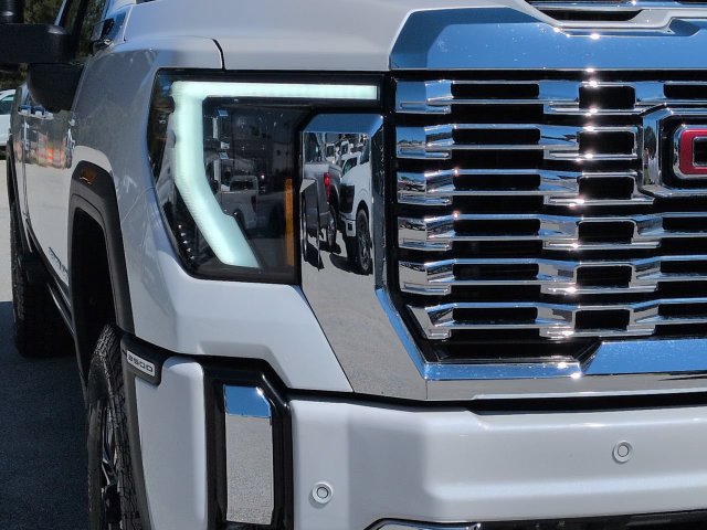 Used 2025 GMC Sierra 2500 Denali w/ Denali Reserve Package AWD/4WD image 11