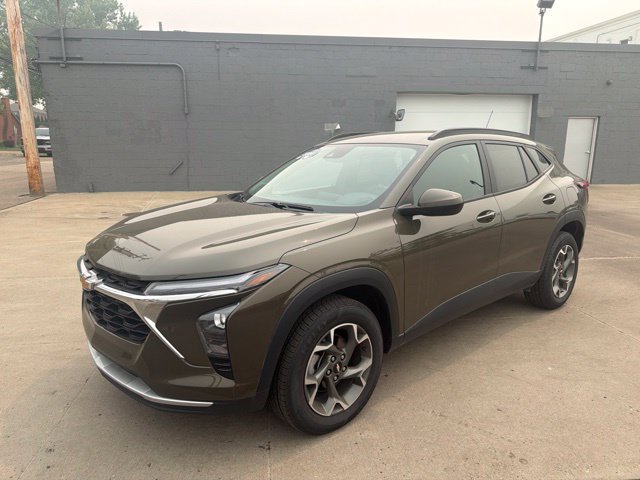 Used 2024 Chevrolet Trax LT FWD image 2