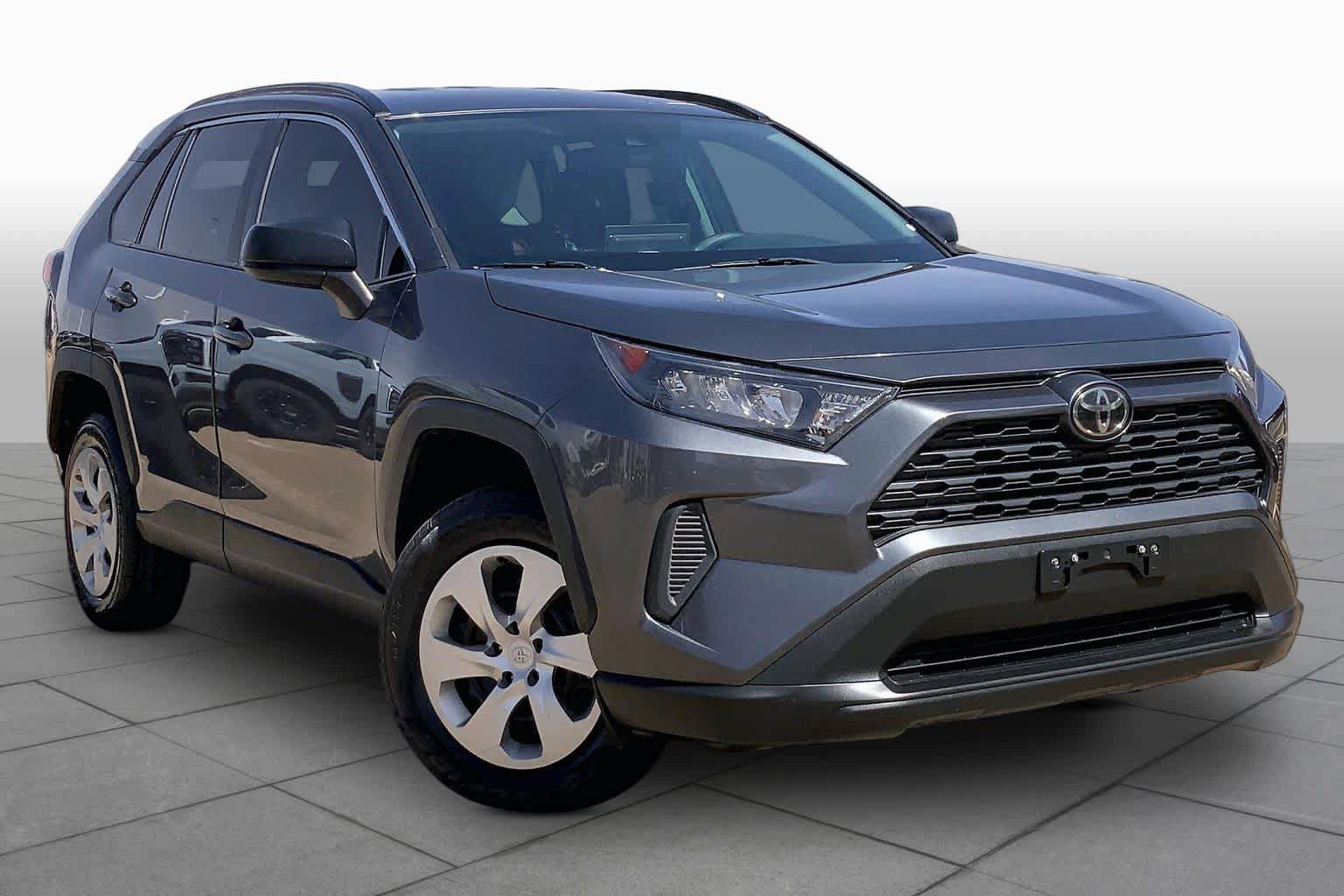 Used 2020 Toyota RAV4 LE FWD image 3