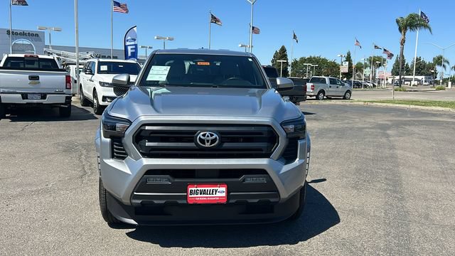 Used 2024 Toyota Tacoma SR5 AWD/4WD image 9