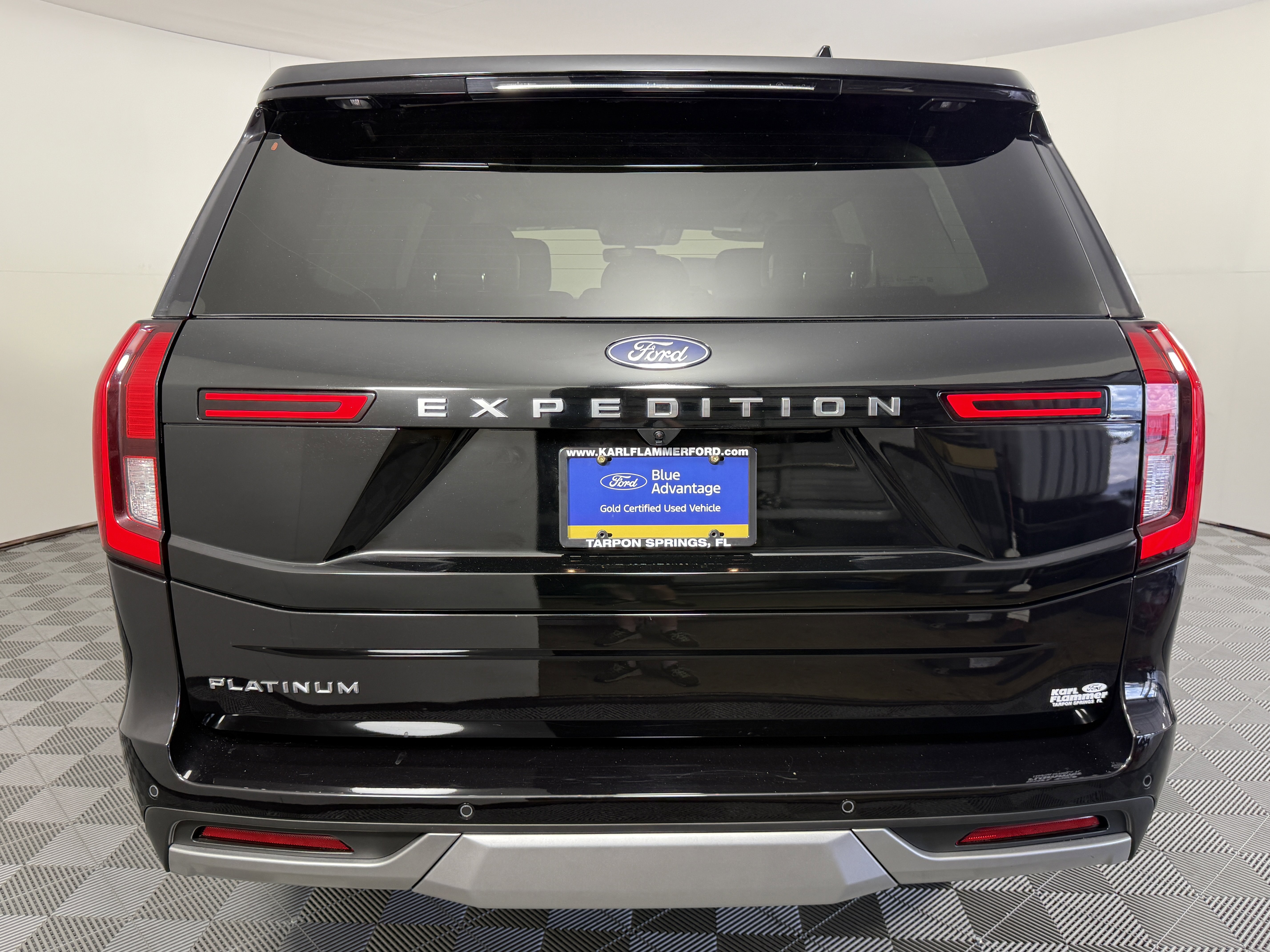 Certified 2025 Ford Expedition Platinum AWD/4WD image 4