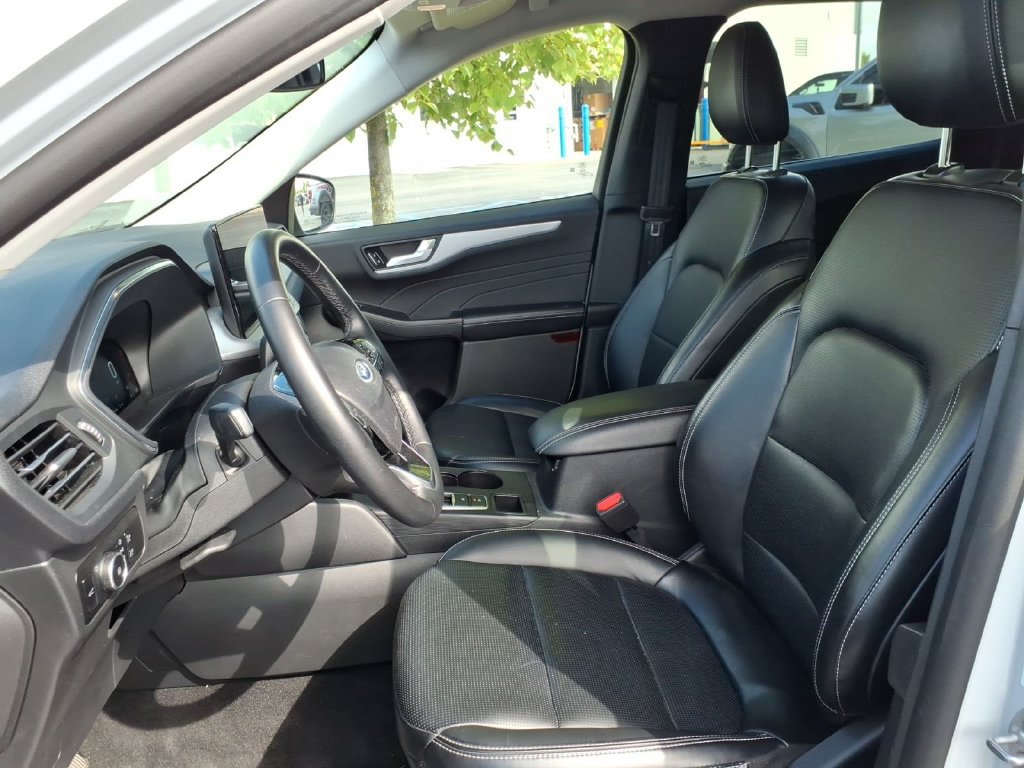 Certified 2025 Ford Escape Platinum AWD/4WD image 17