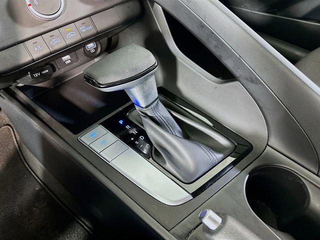 Used 2022 Hyundai Elantra SE image 27