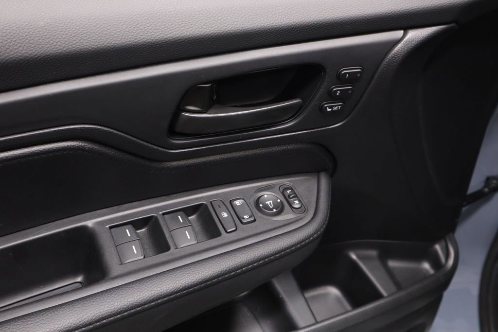 Used 2025 Honda Odyssey Sport-L image 23