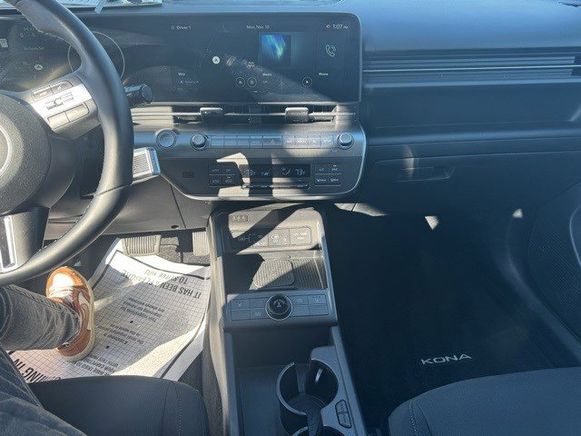 Used 2025 Hyundai Kona SEL image 17