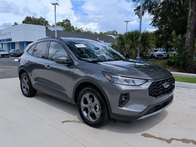 Certified 2025 Ford Escape ST-Line Select AWD/4WD image 2