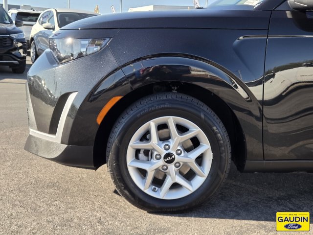 Used 2025 Kia Soul LX w/ LX Technology Package FWD image 10