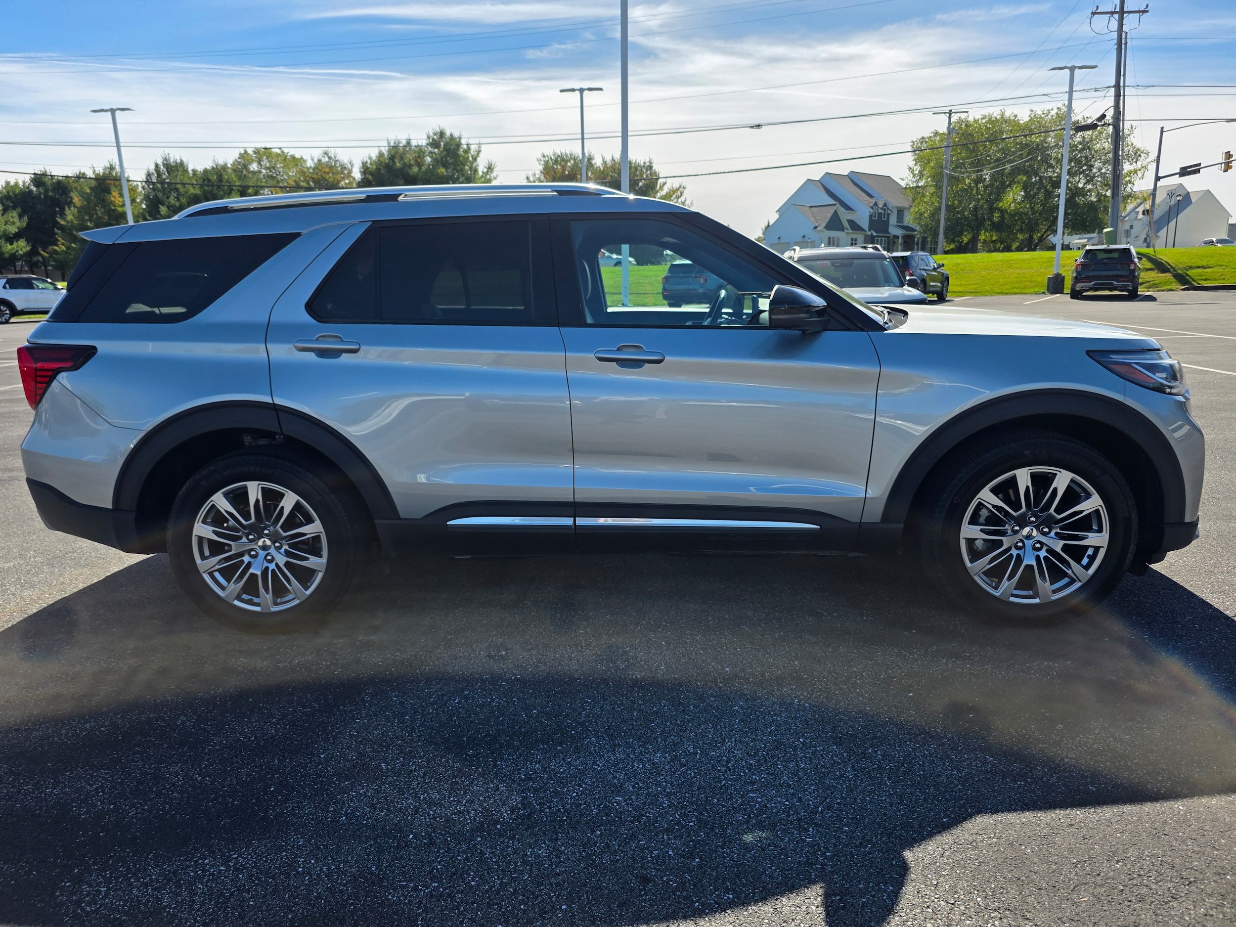 Certified 2025 Ford Explorer Platinum AWD/4WD image 6