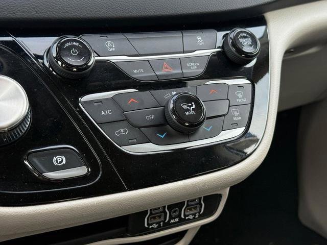 Used 2022 Chrysler Voyager LX FWD image 20