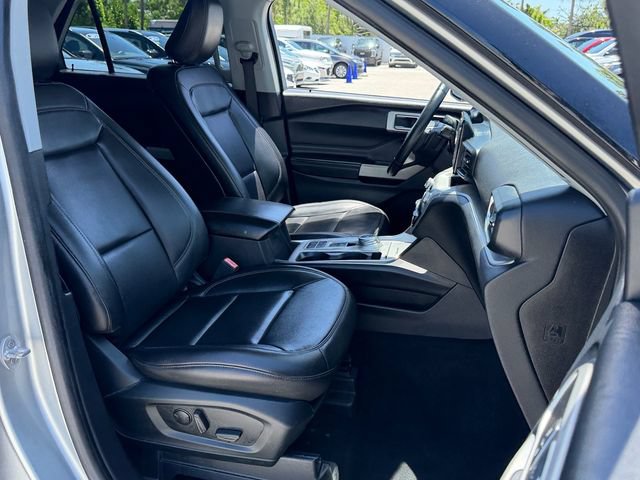 Certified 2020 Ford Explorer XLT w/ Equipment Group 202A RWD image 18