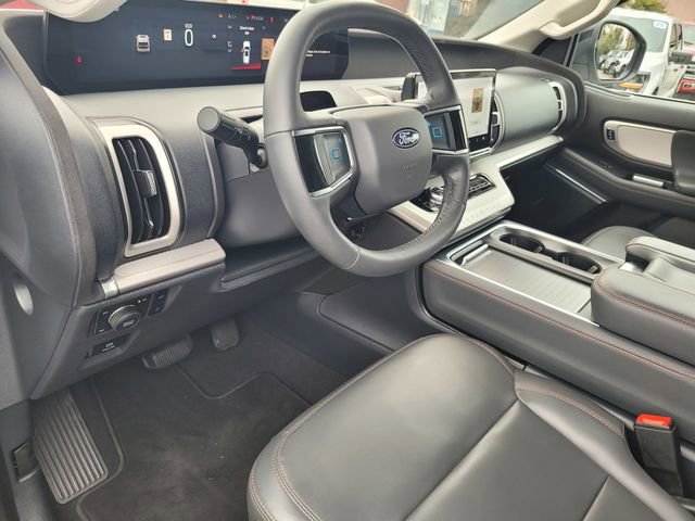 Certified 2025 Ford Expedition Active image 9