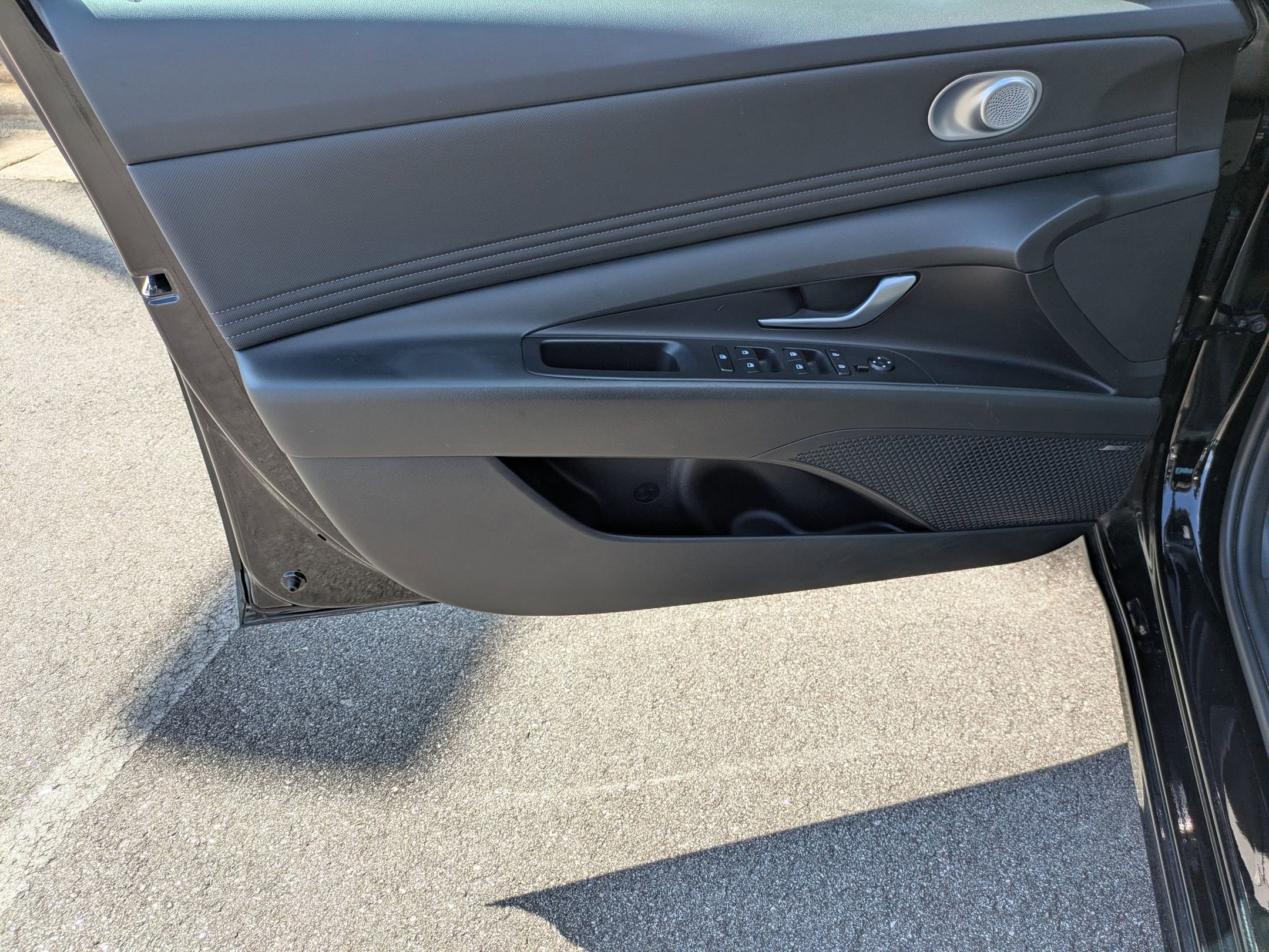 Used 2024 Hyundai Elantra Limited image 10