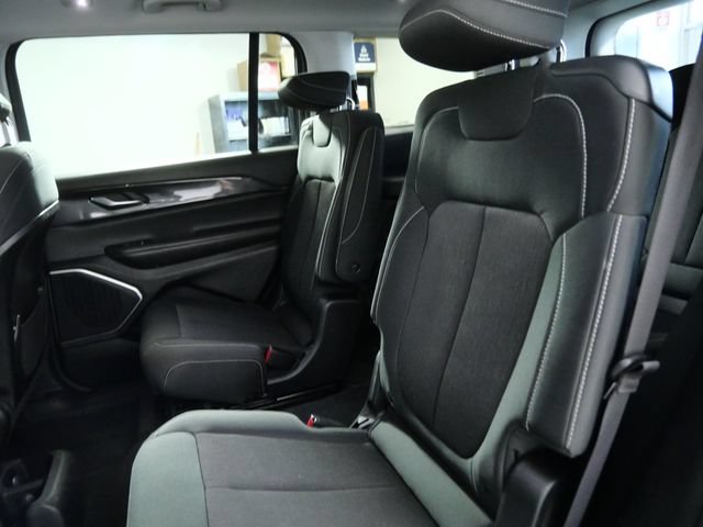 Used 2022 Jeep Grand Cherokee L Laredo w/ Luxury Tech Group I AWD/4WD image 15