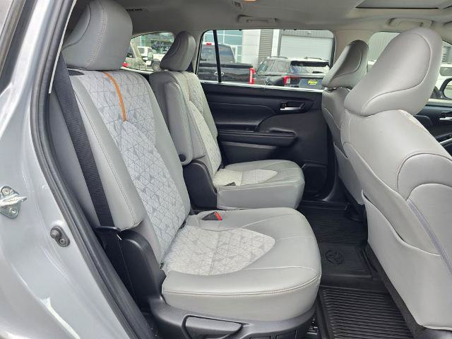 Used 2023 Toyota Highlander Bronze Edition AWD/4WD image 16