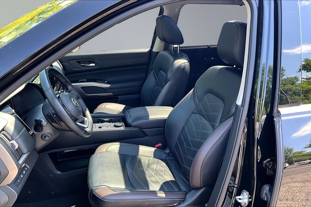 Used 2023 Nissan Pathfinder Platinum AWD/4WD image 24