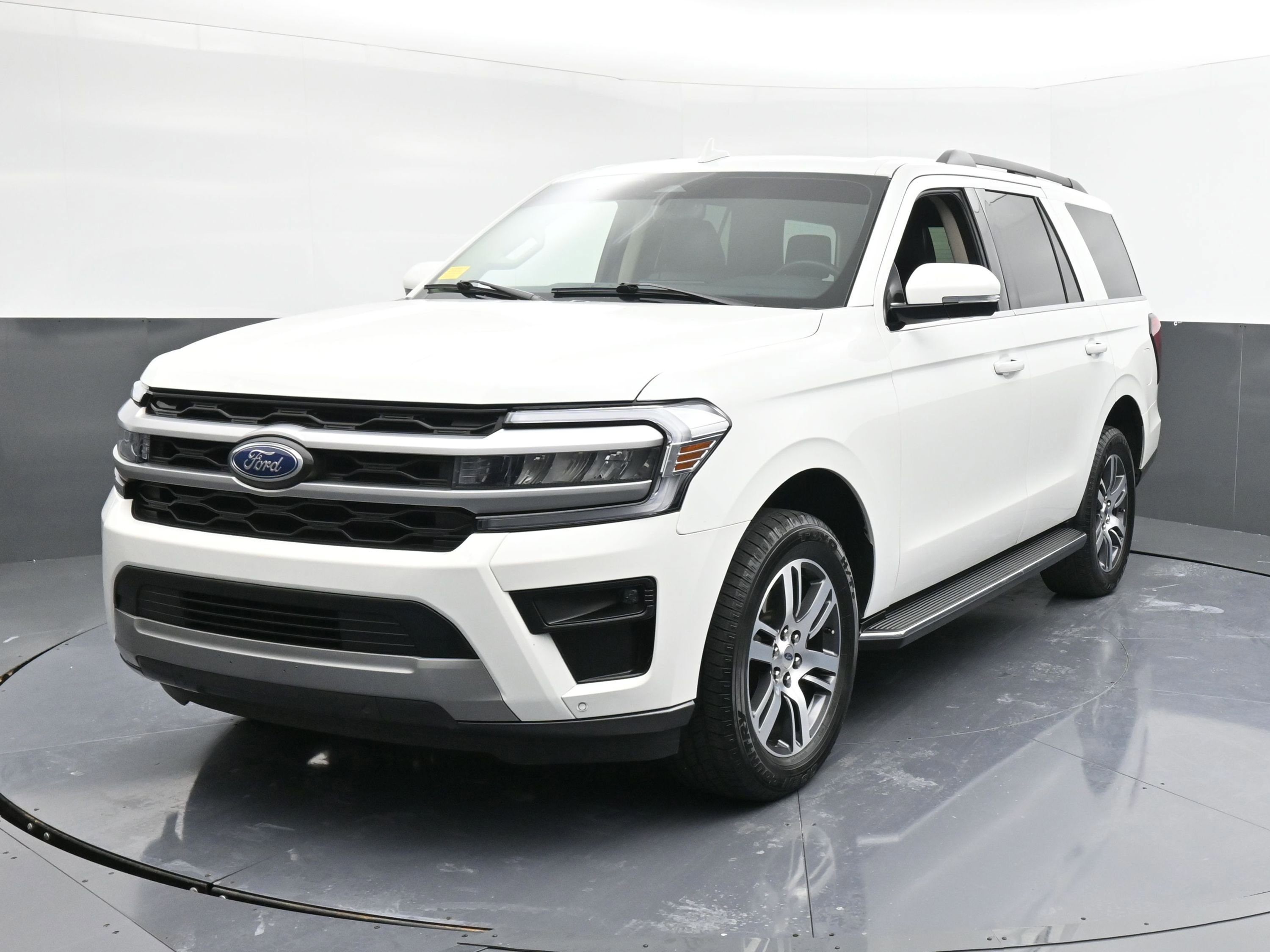 Certified 2022 Ford Expedition XLT image 2