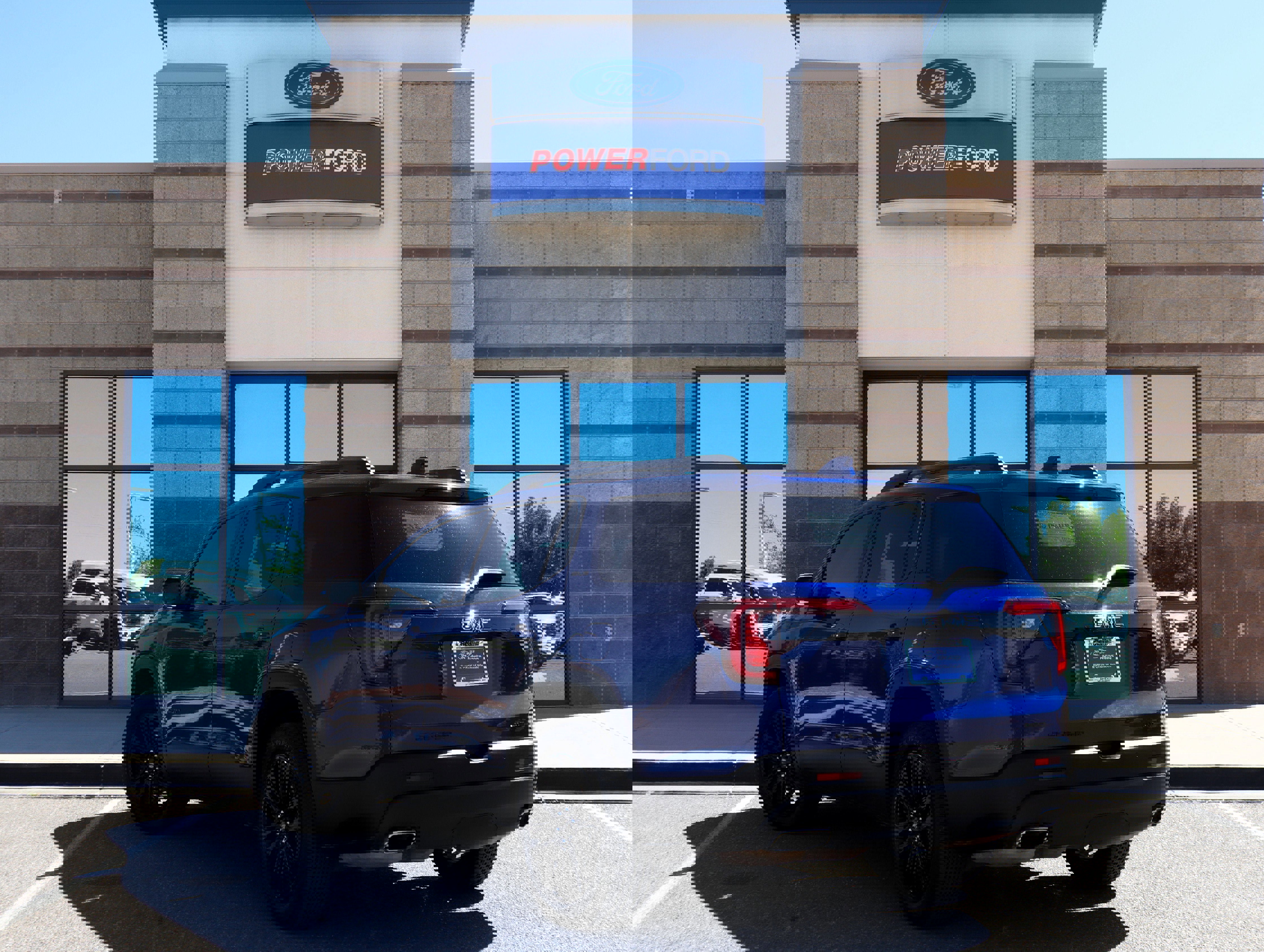 Used 2023 GMC Acadia SLE w/ Driver Convenience Package image 3