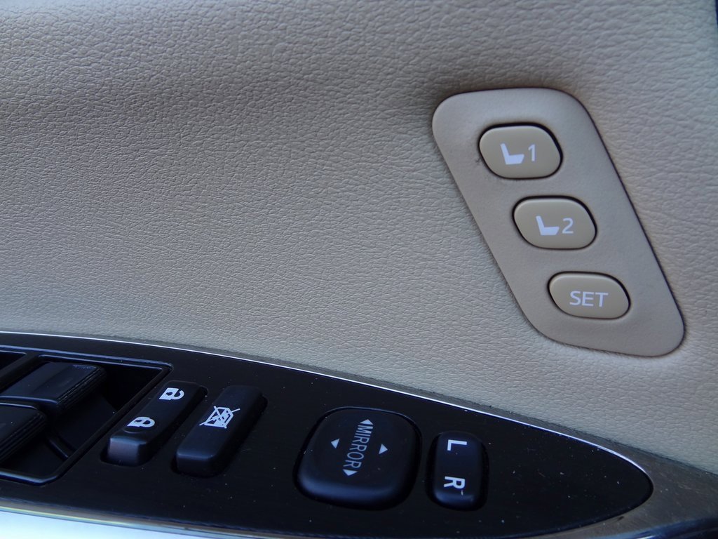 Used 2018 Toyota Avalon Limited image 7