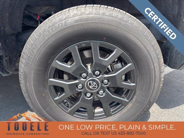 Used 2025 Toyota 4Runner SR5 AWD/4WD image 12