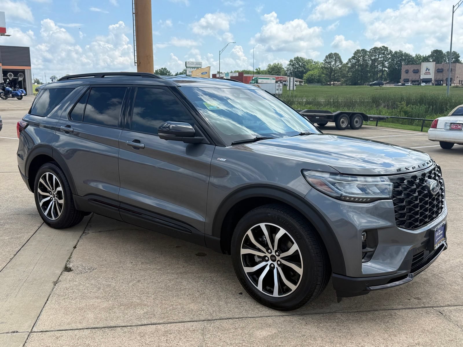 Certified 2025 Ford Explorer ST-Line RWD image 3