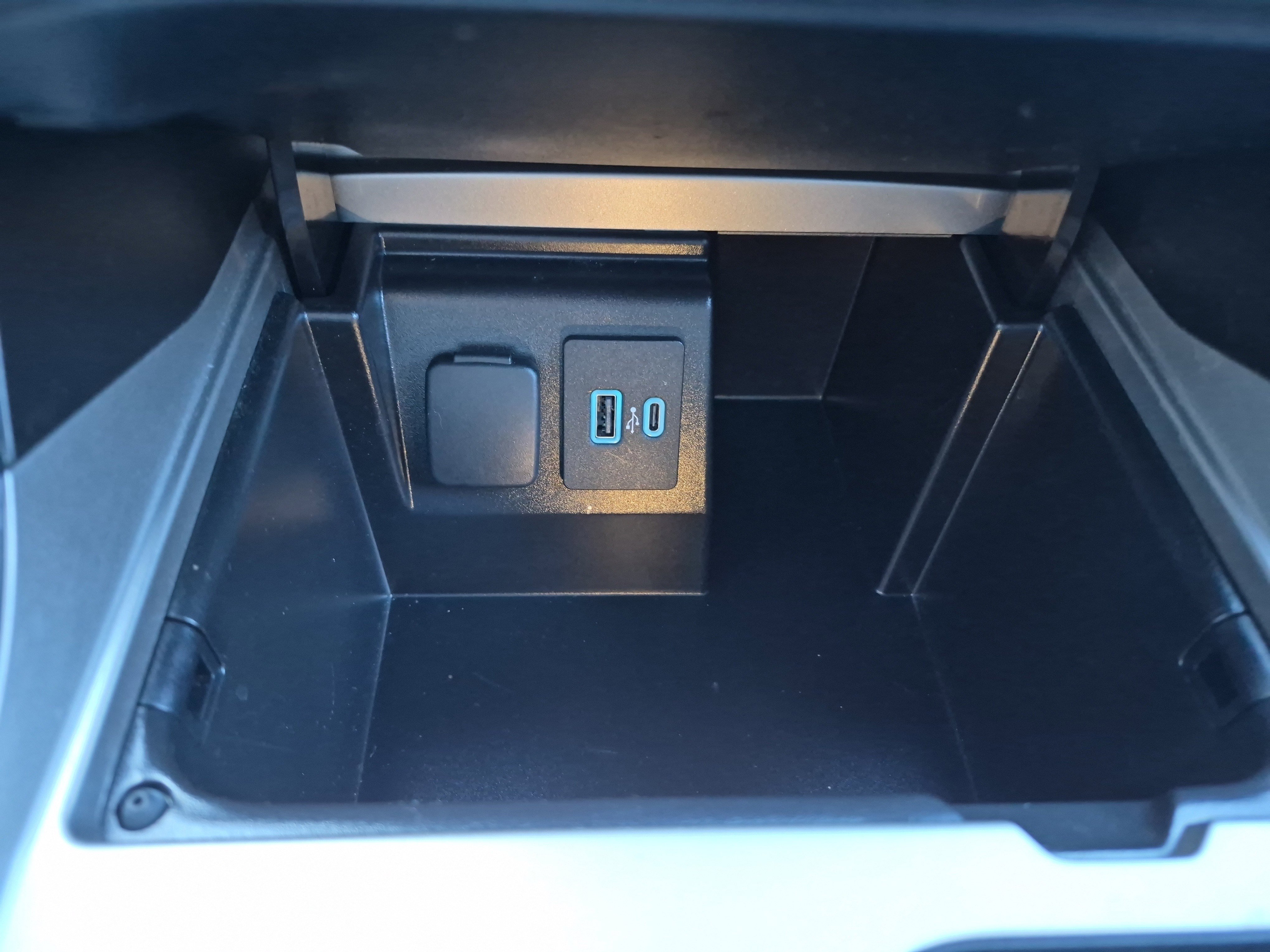 Certified 2023 Ford Explorer XLT w/ Equipment Group 202A image 33