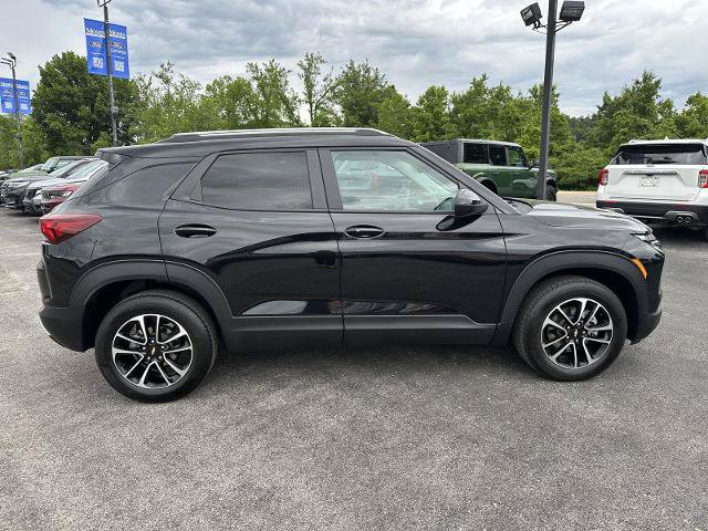 Used 2025 Chevrolet TrailBlazer LT AWD/4WD image 8