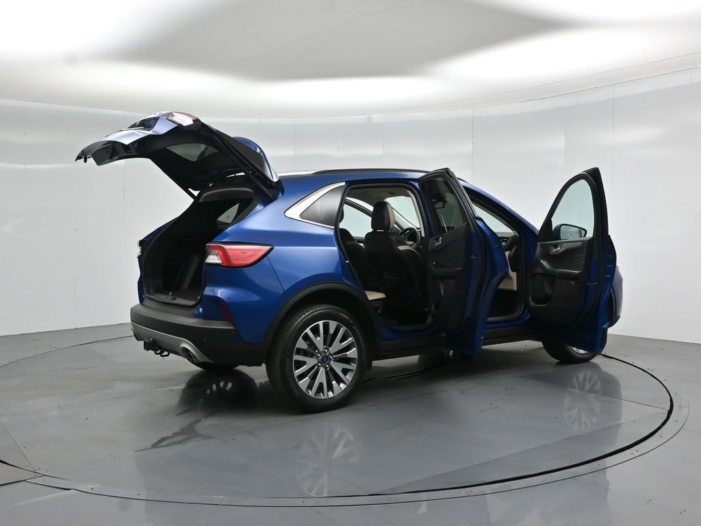 Certified 2022 Ford Escape Titanium w/ Class II Trailer Tow Package image 38