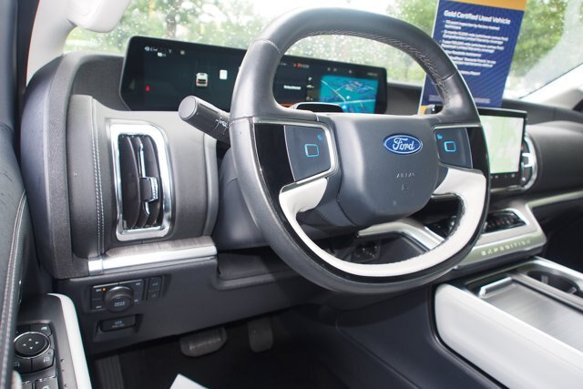 Certified 2025 Ford Expedition Max Platinum w/ Platinum Ultimate Package AWD/4WD image 17