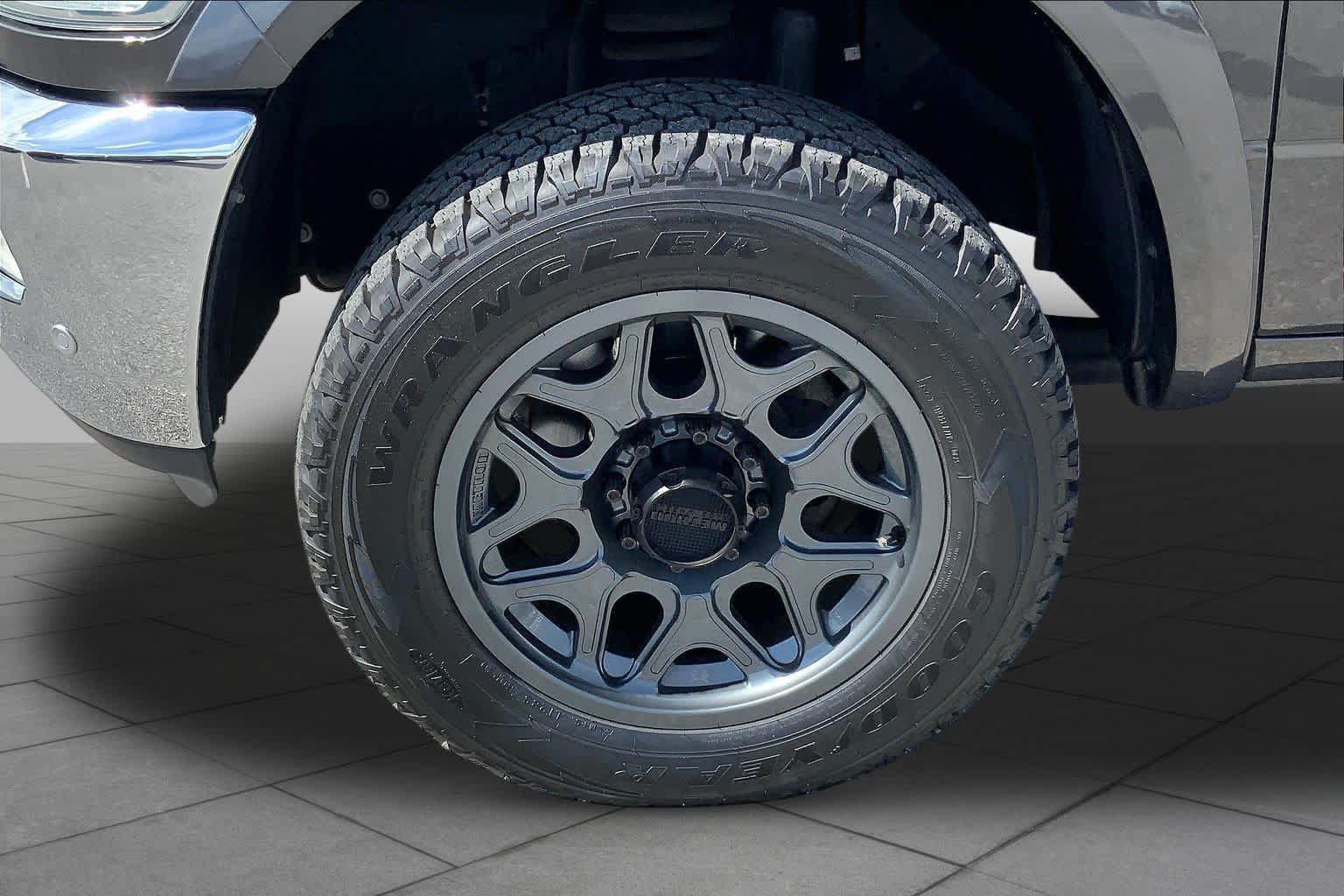 Used 2018 RAM 3500 Laramie Longhorn AWD/4WD image 11