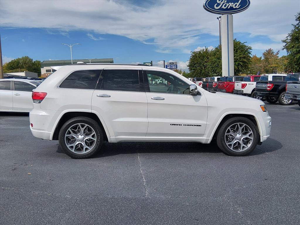 Used 2020 Jeep Grand Cherokee Overland AWD/4WD image 3