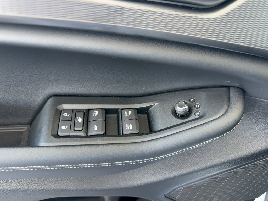 Used 2025 Jeep Grand Cherokee L Laredo image 11