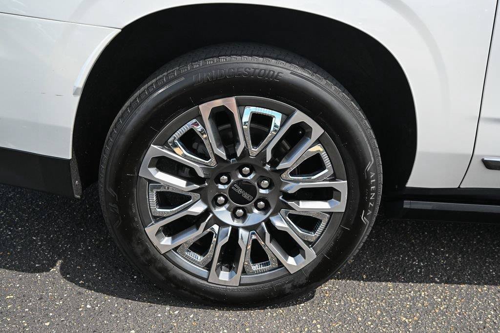 Used 2023 GMC Yukon XL Denali Ultimate AWD/4WD image 14