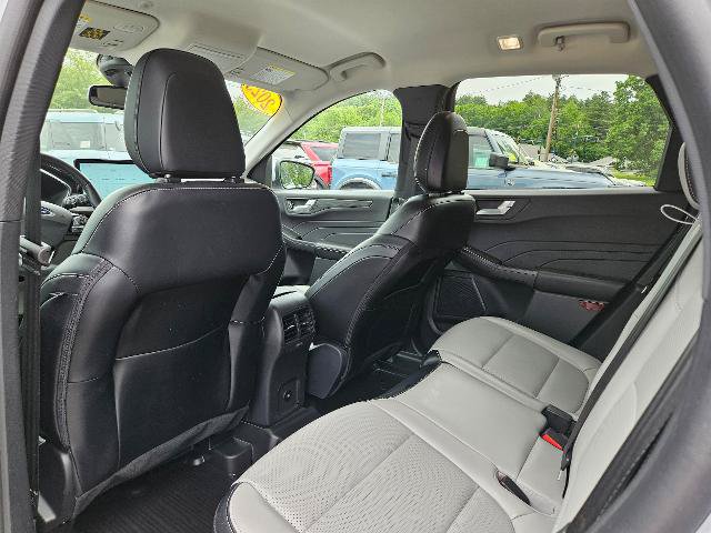 Certified 2025 Ford Escape Platinum w/ Class II Trailer Tow Package AWD/4WD image 12