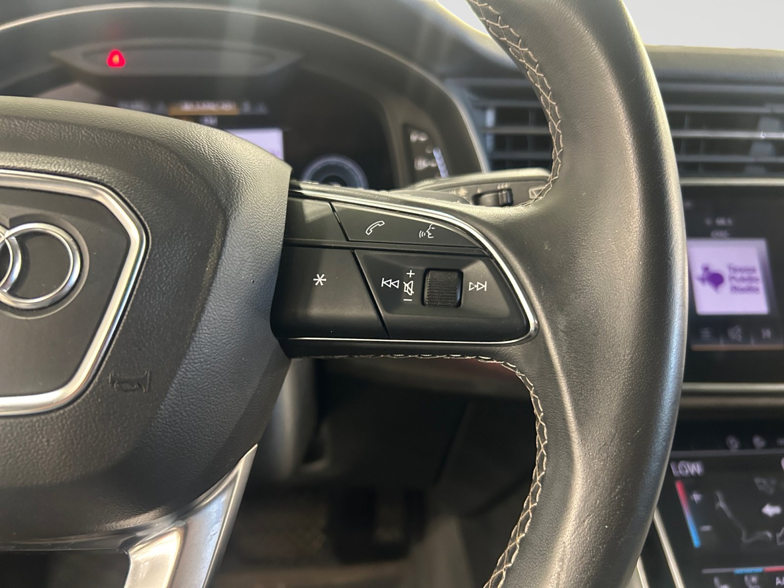 Used 2022 Audi Q8 Premium Plus AWD/4WD image 18