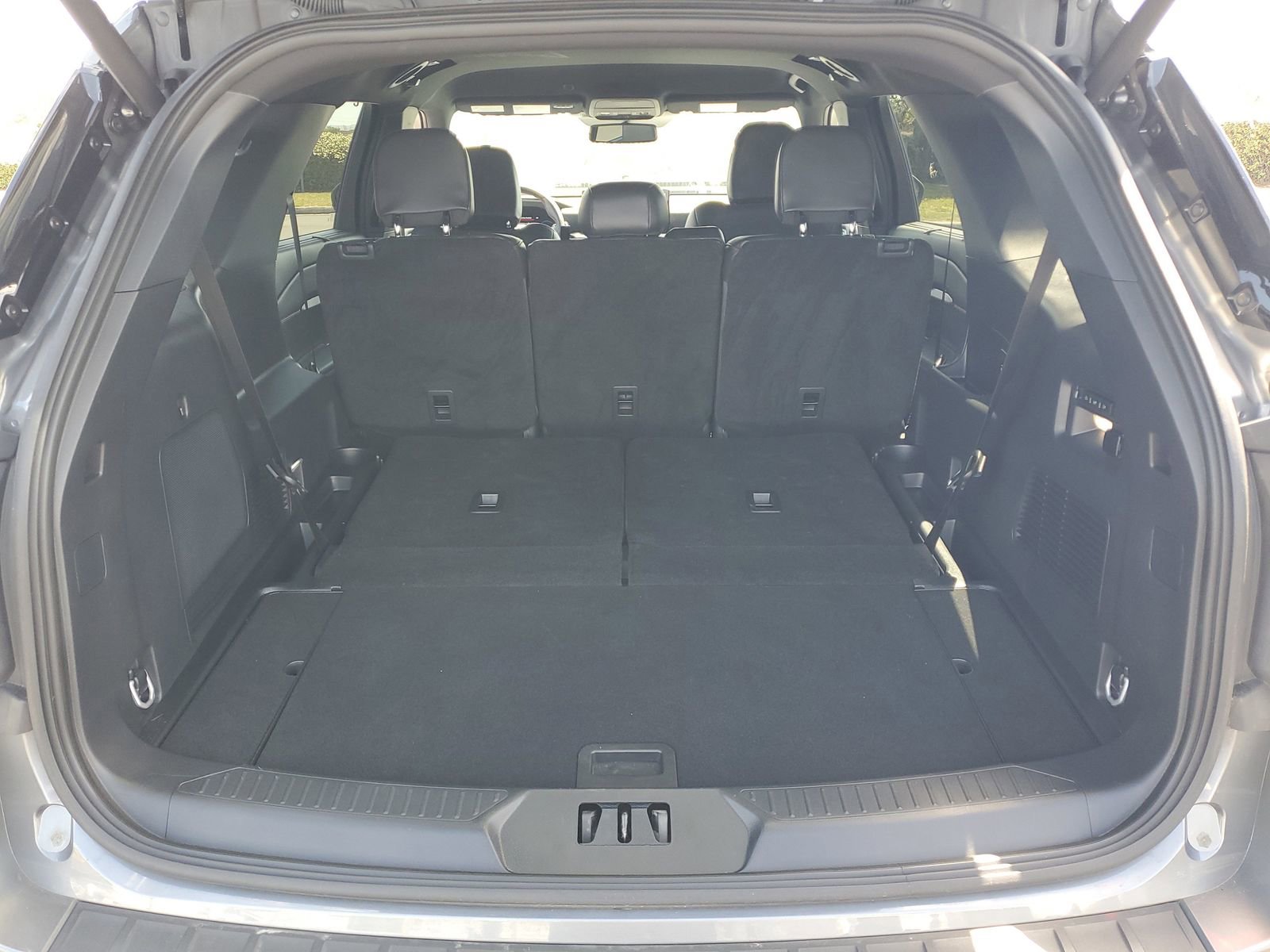 Certified 2025 Ford Explorer ST-Line w/ Premium Package AWD/4WD image 6