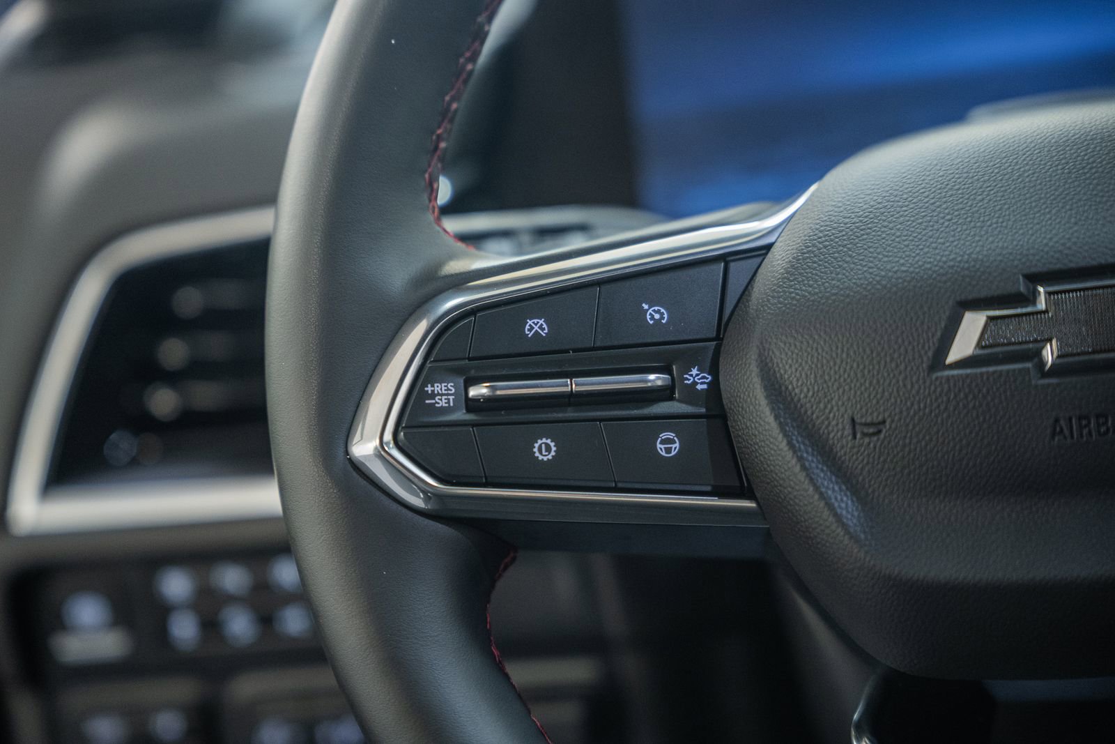 Used 2025 Chevrolet Suburban RST w/ Advanced Technology Package image 36