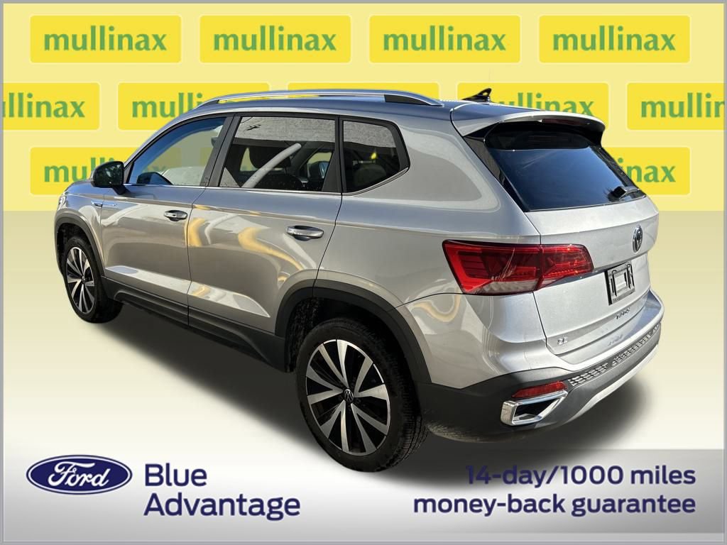 Used 2024 Volkswagen Taos SE image 2