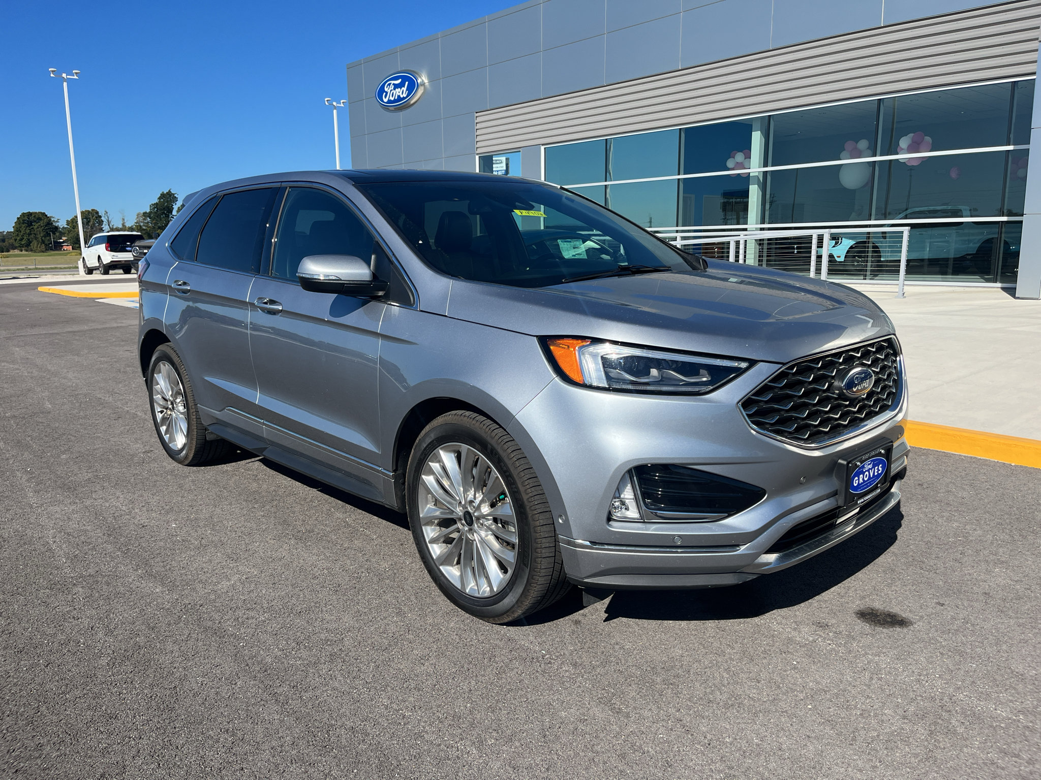 Certified 2020 Ford Edge Titanium w/ Equipment Group 301A AWD/4WD image 3