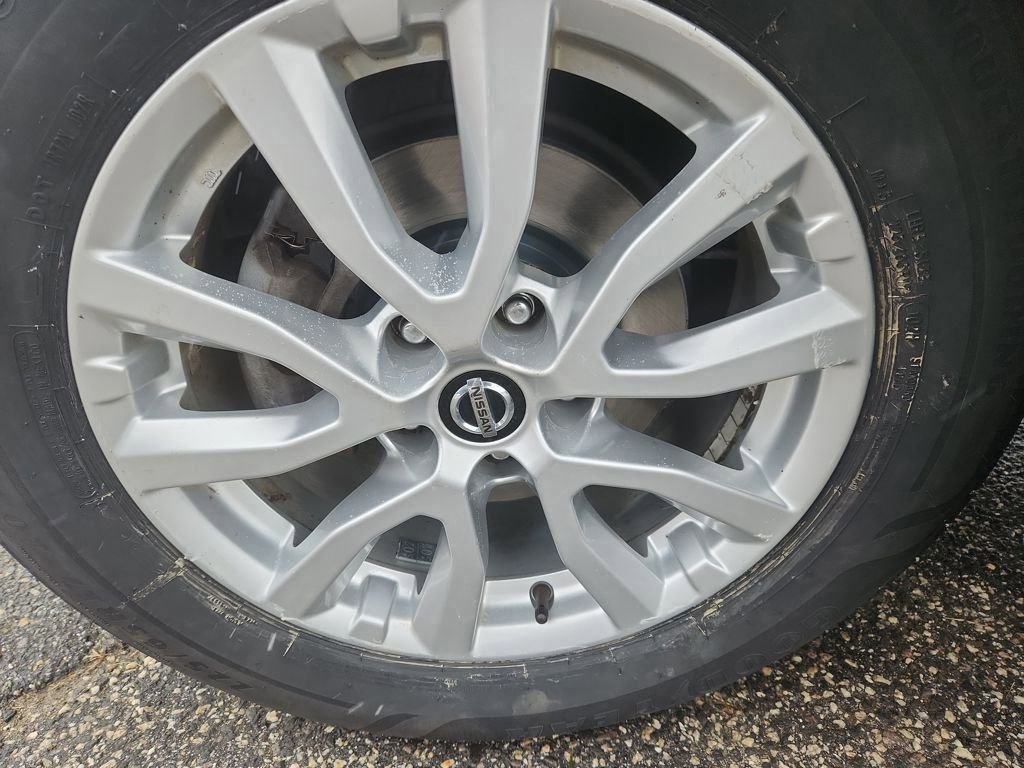 Used 2019 Nissan Rogue SV image 24