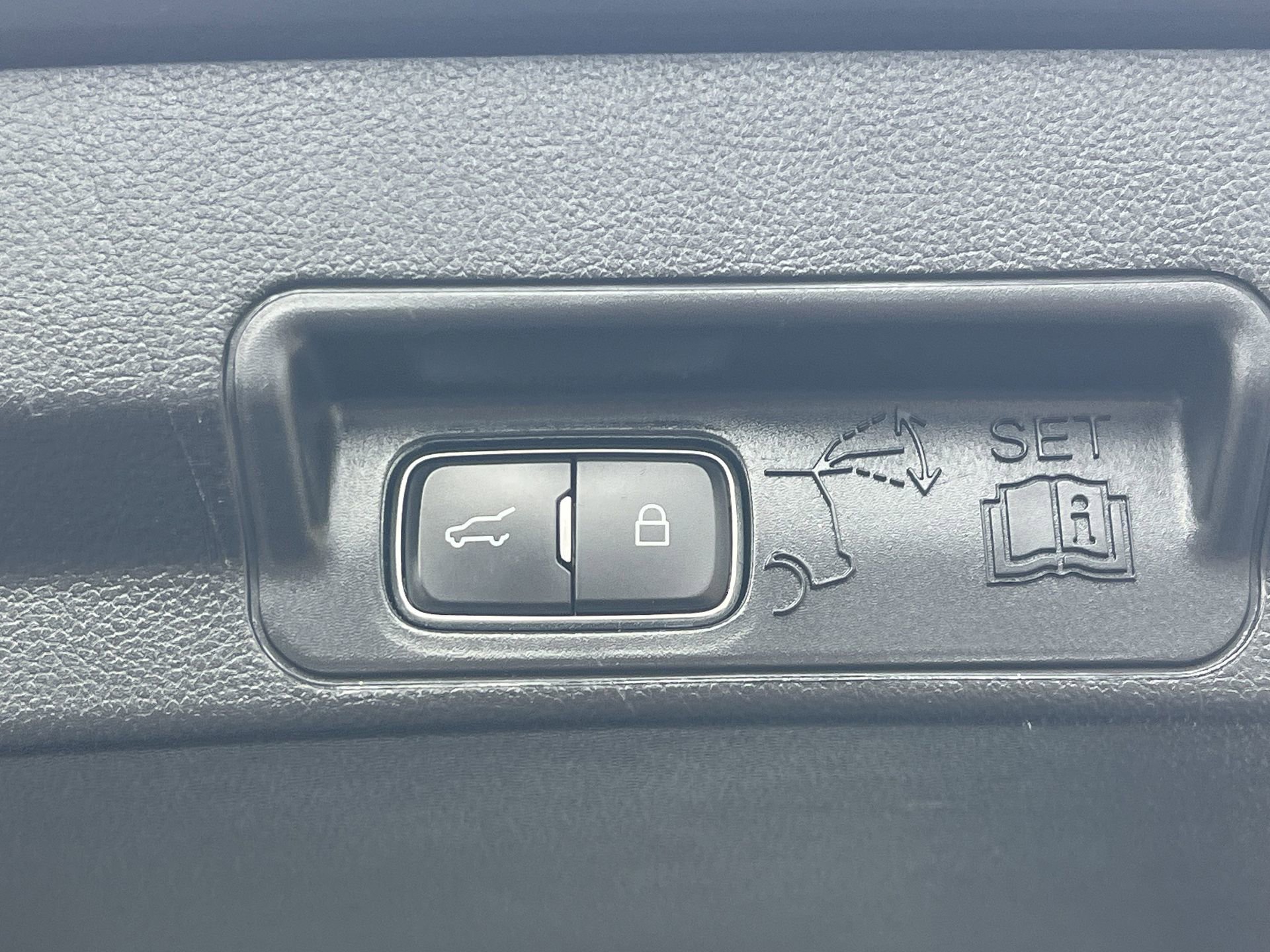 Certified 2021 Ford Explorer XLT w/ Equipment Group 202A image 27