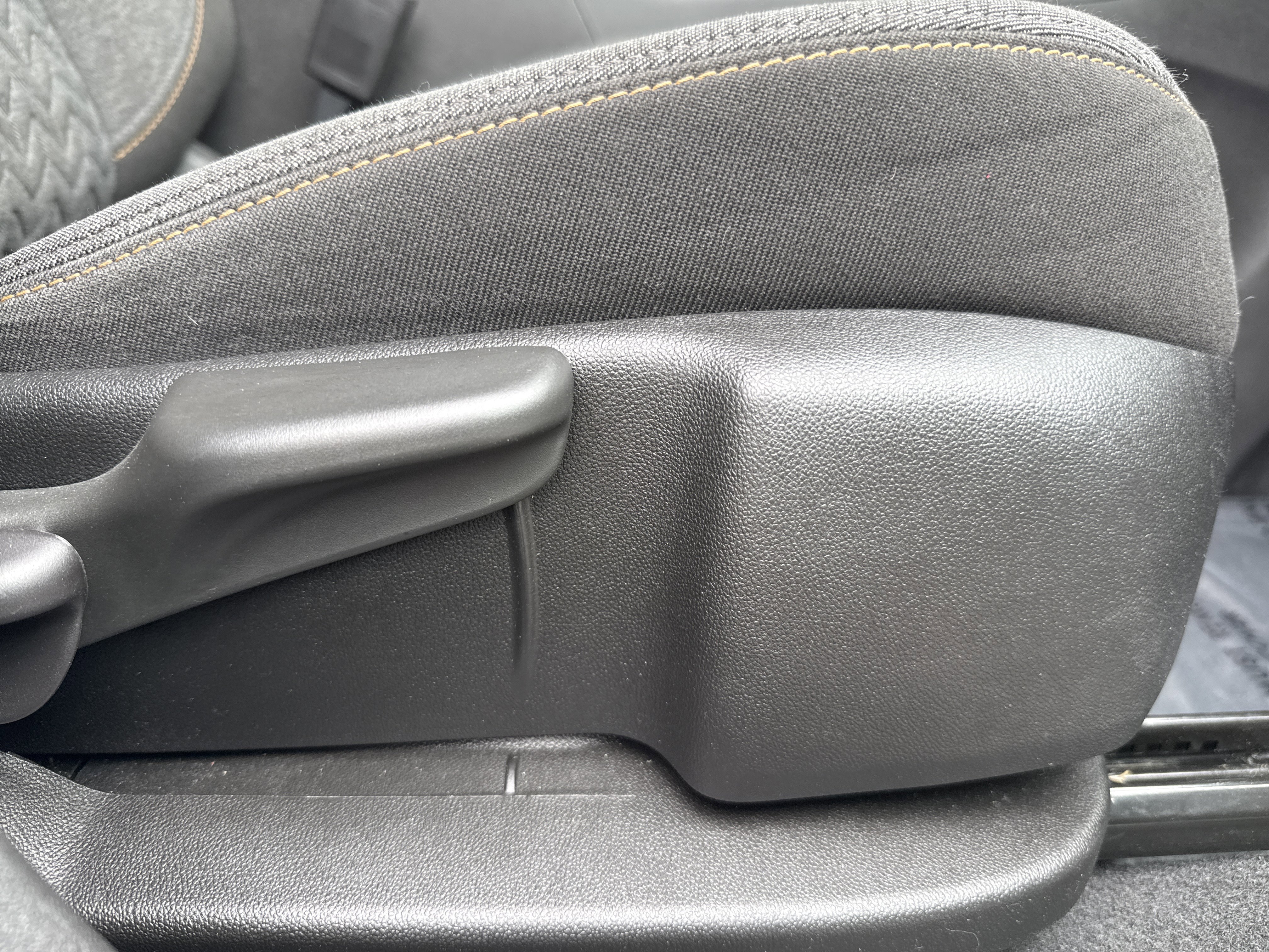 Used 2023 Chevrolet Equinox LT w/ LPO, Floor Liner Package image 28