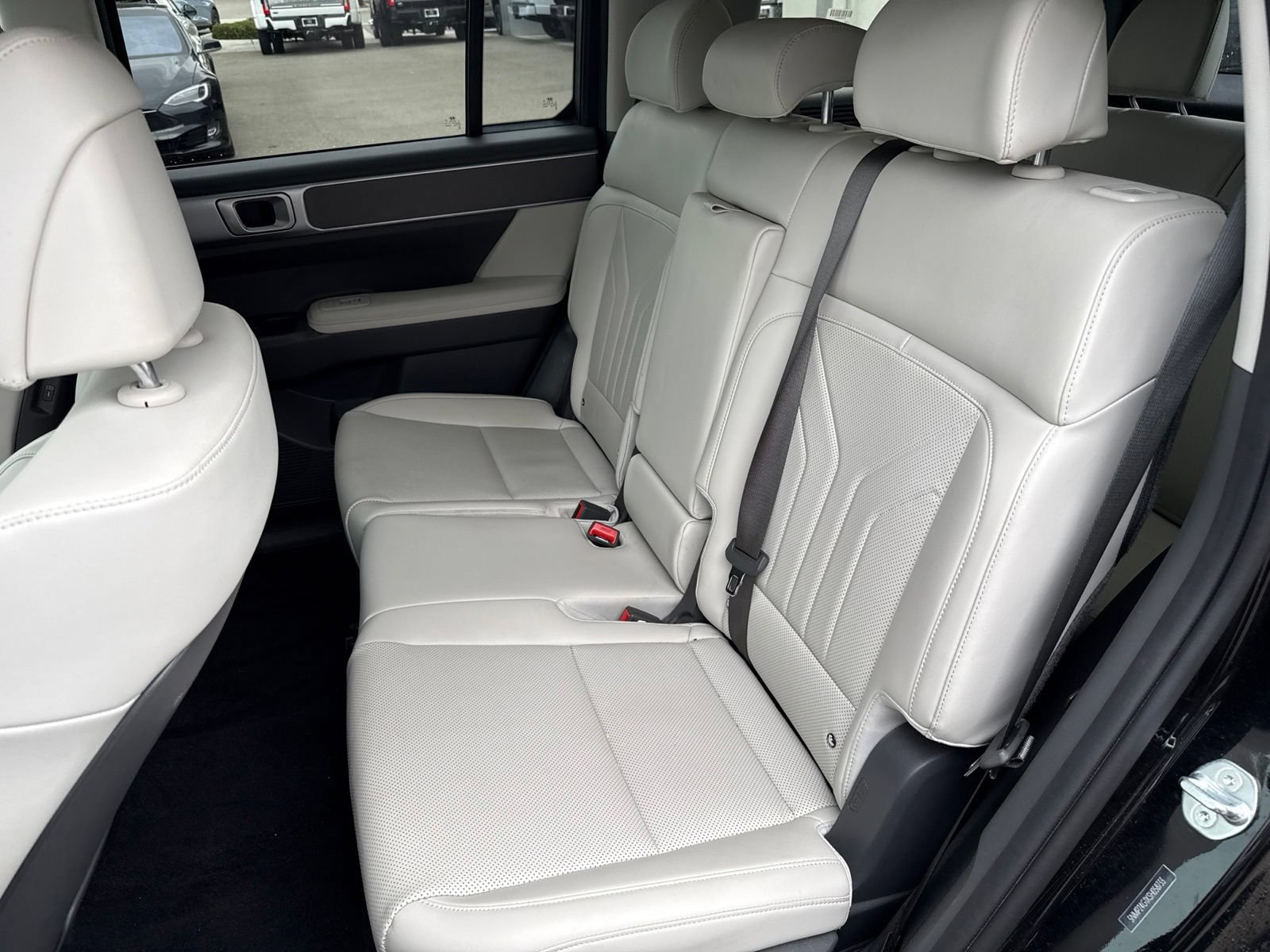 Used 2025 Hyundai Santa Fe SEL FWD image 15