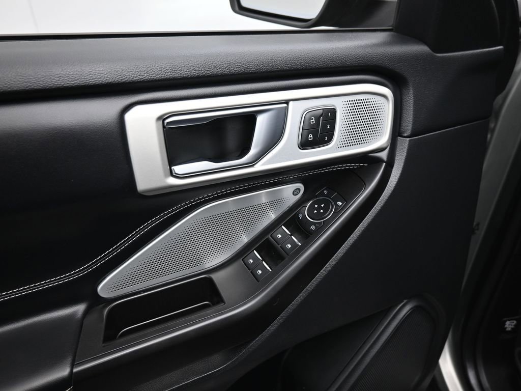 Certified 2020 Ford Explorer ST w/ ST Street Pack image 11