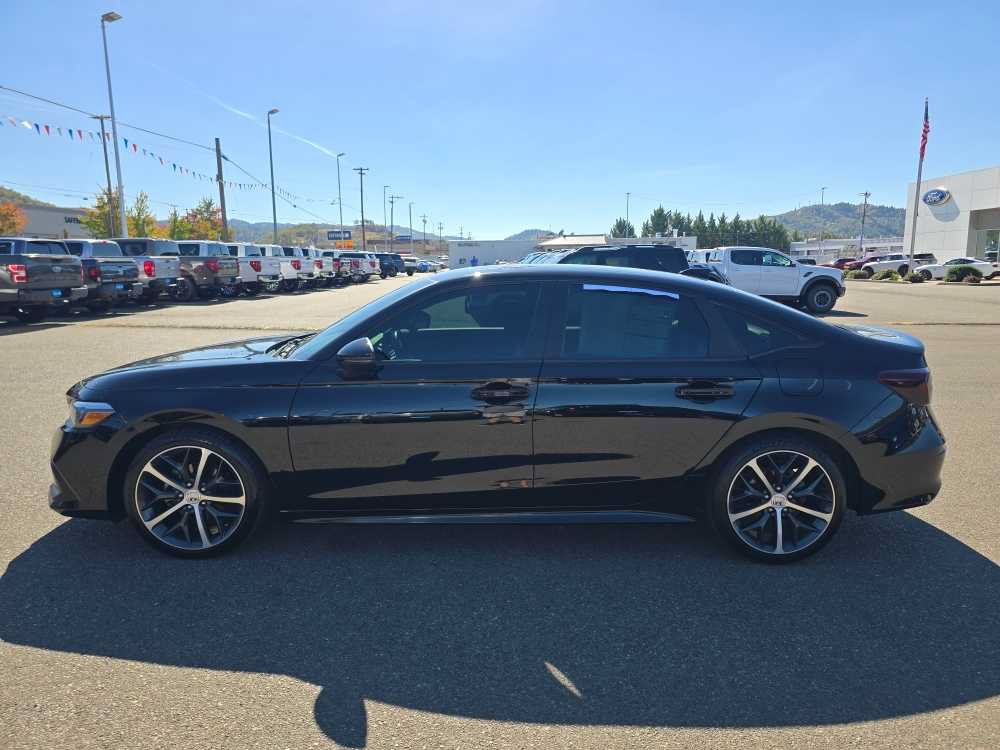 Used 2022 Honda Civic Touring image 2