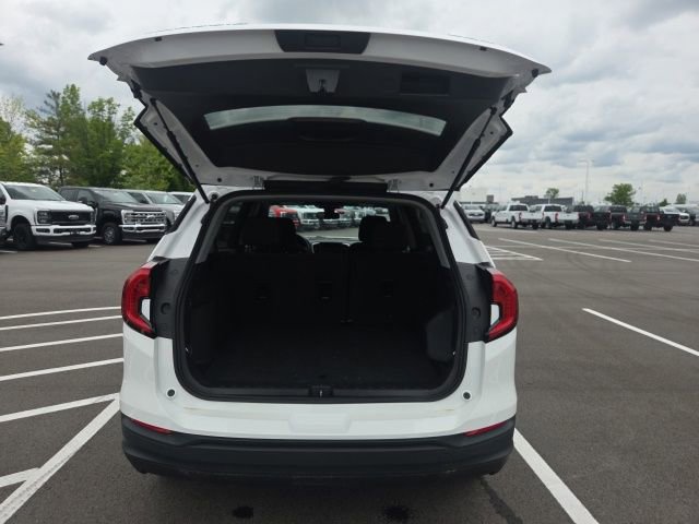 Used 2024 GMC Terrain SLE AWD/4WD image 10
