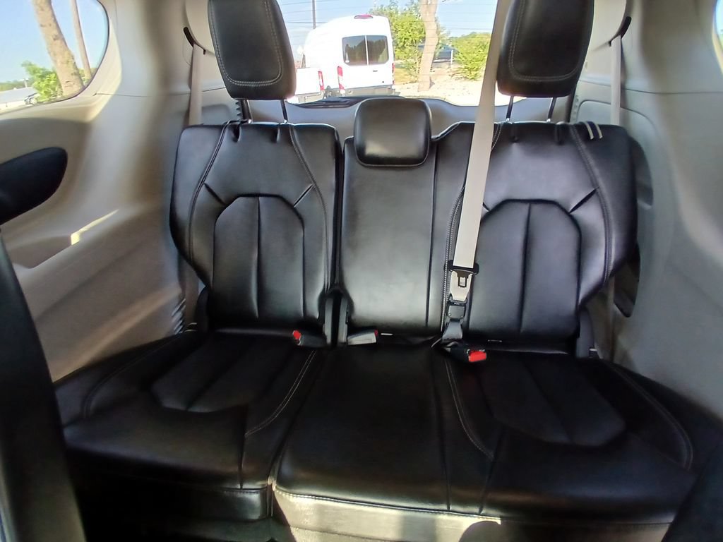 Used 2024 Chrysler Pacifica Touring-L FWD image 24