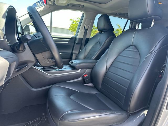 Used 2022 Toyota Highlander XLE FWD image 13