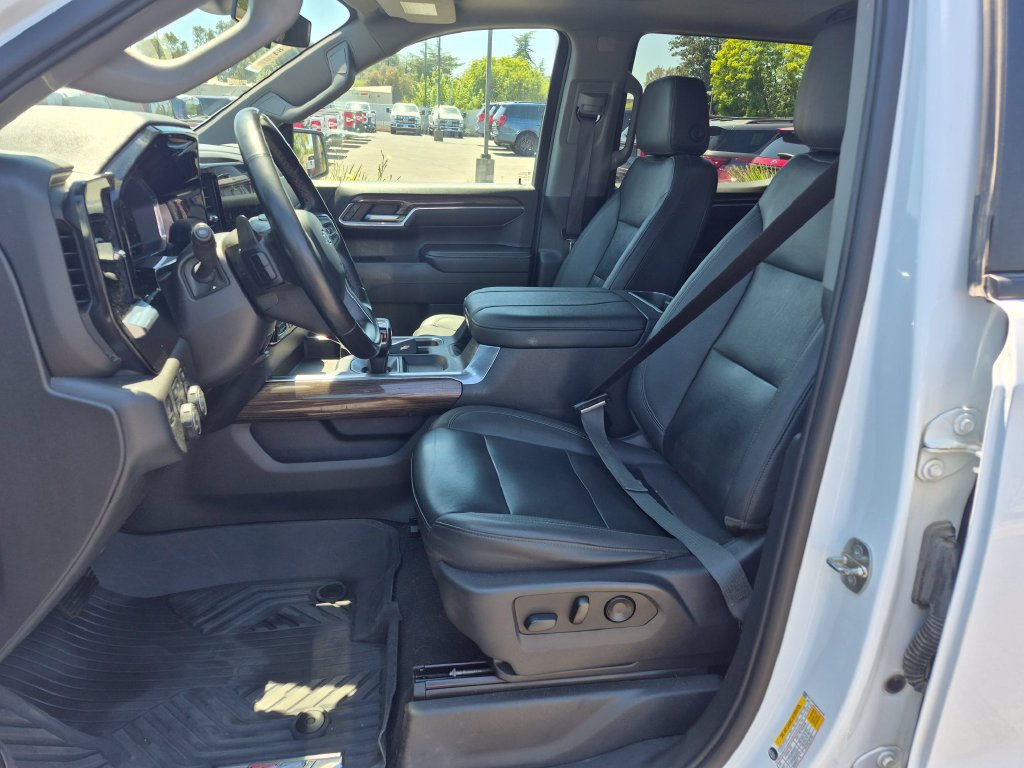 Used 2023 Chevrolet Silverado 1500 LT Trail Boss w/ Convenience Package II AWD/4WD image 3