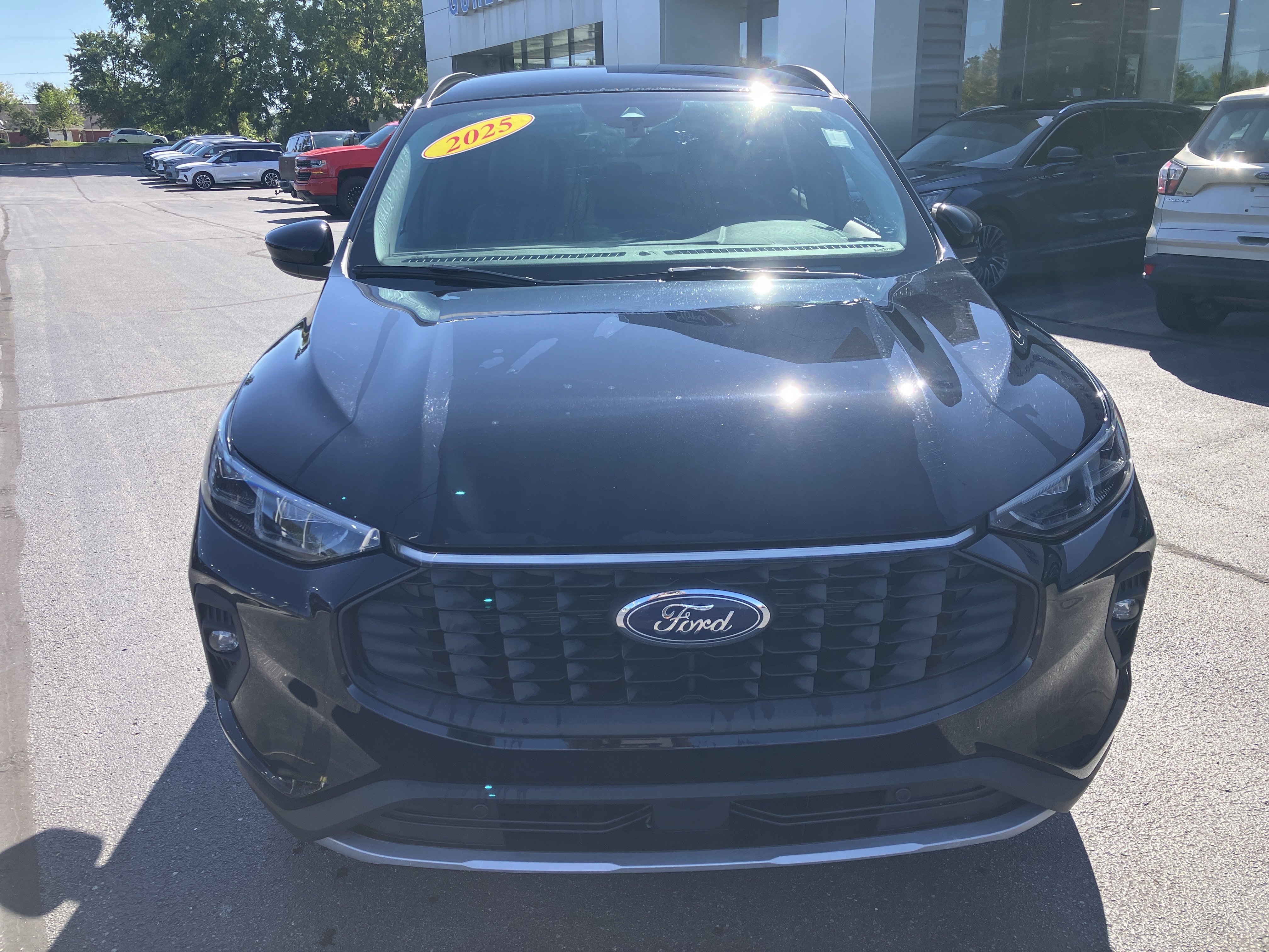 Certified 2025 Ford Escape Platinum AWD/4WD image 2