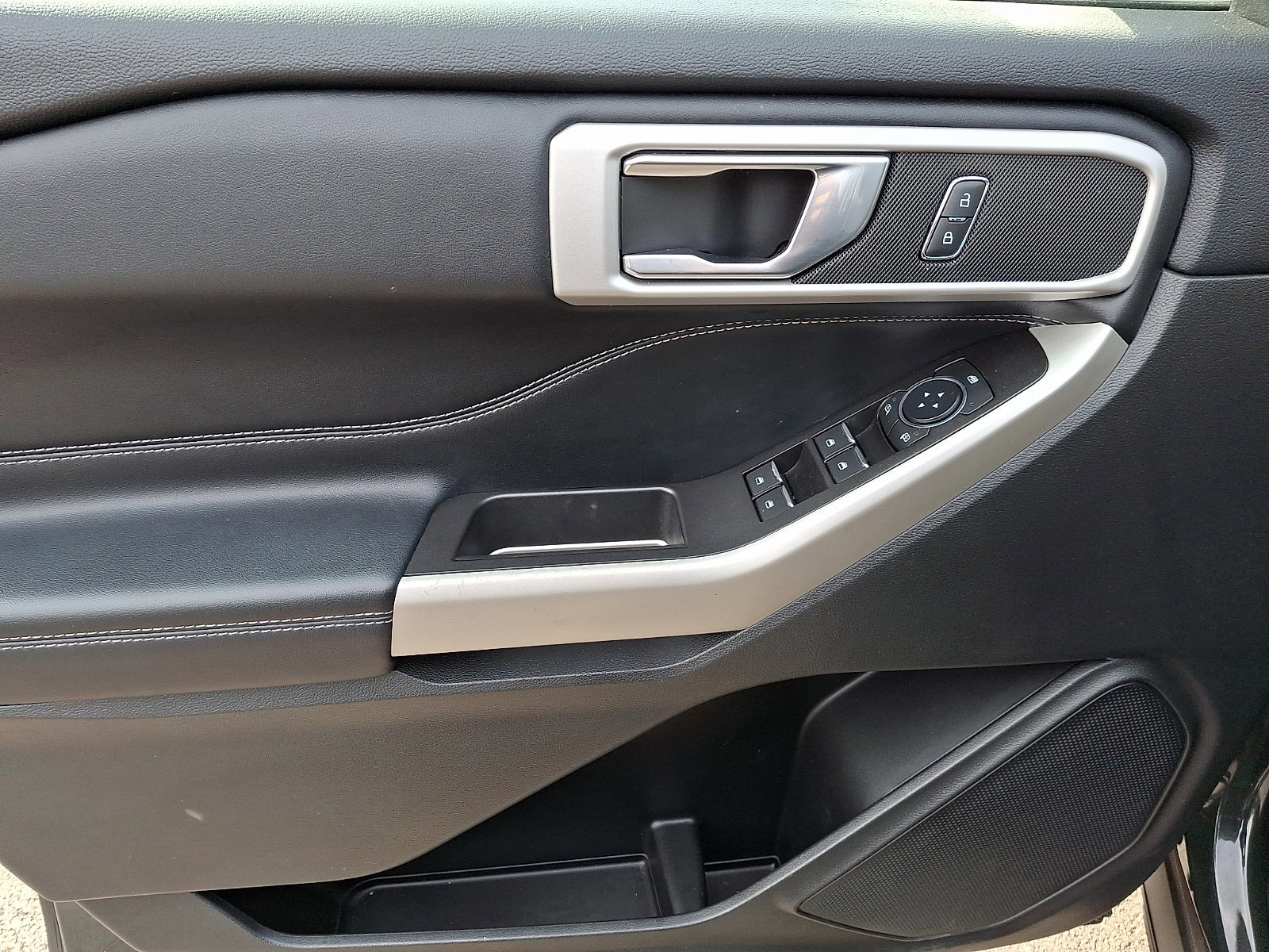 Certified 2022 Ford Explorer XLT w/ Equipment Group 202A image 13